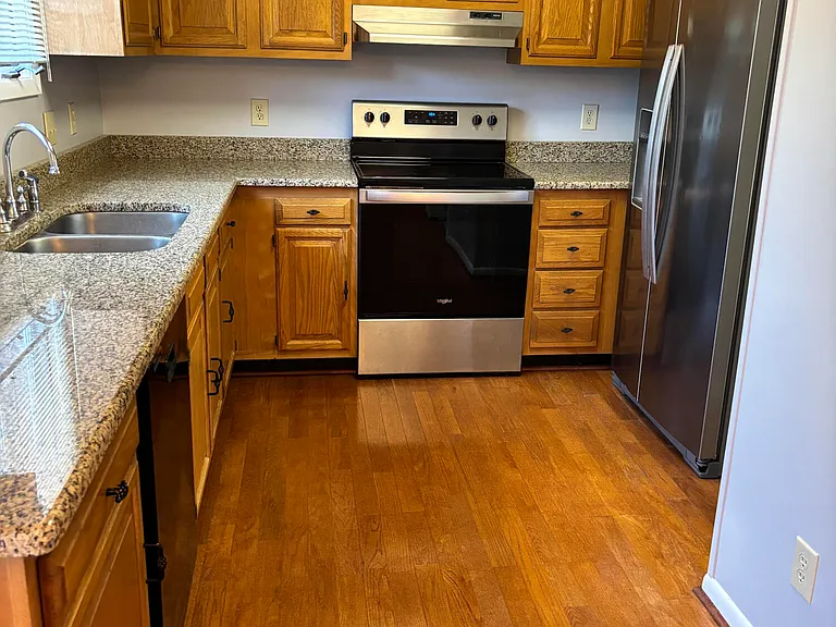 3552 Londonderry Ln — Photo 4