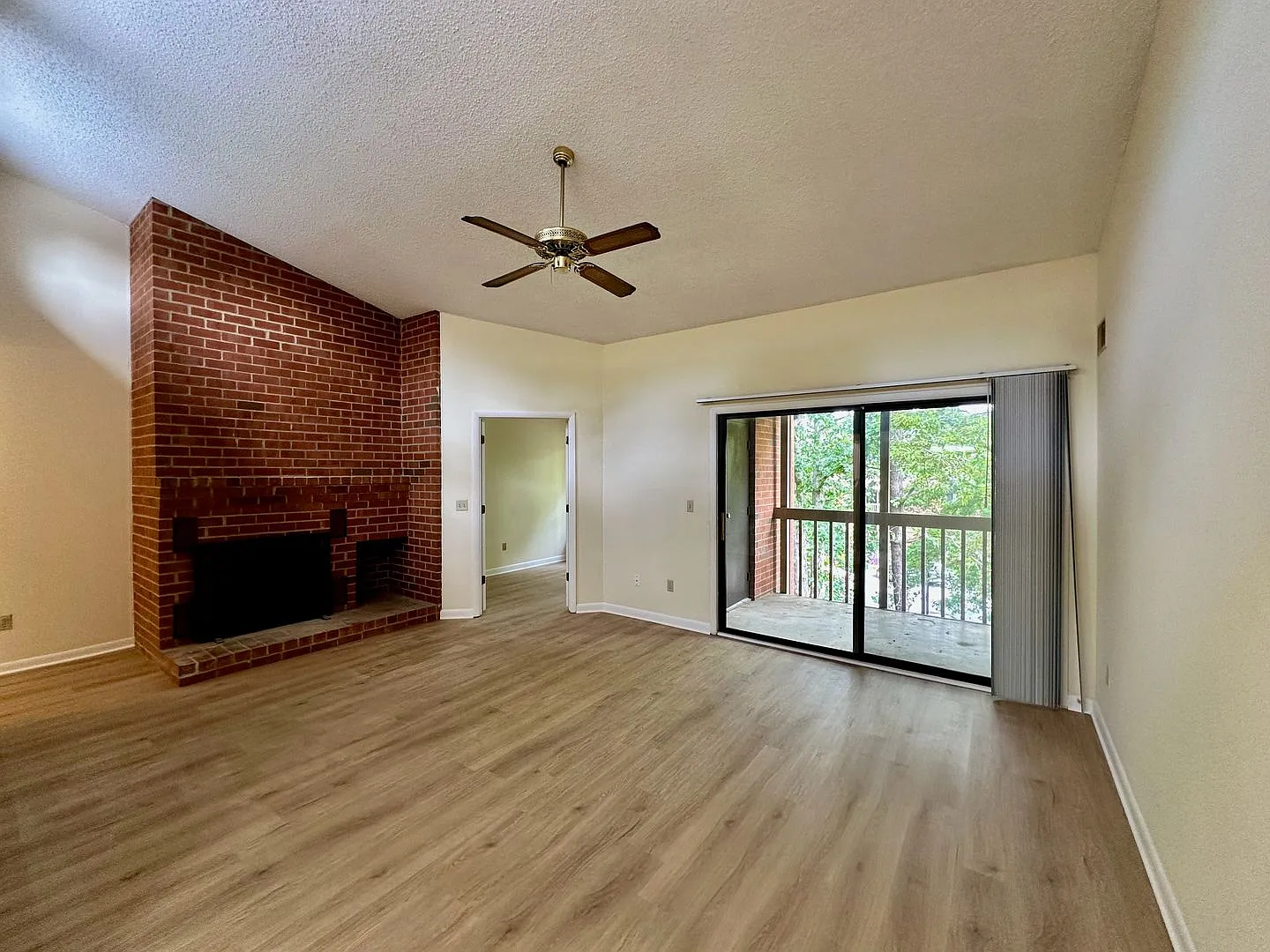 Fully Renovated Turtle Creek 2 Bed/2 Bath with Solarium — Photo 2