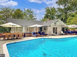 1753 Army Navy Dr, Arlington, VA 22202