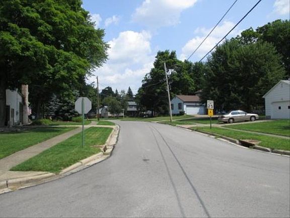 4th image of 576 Oakridge Dr