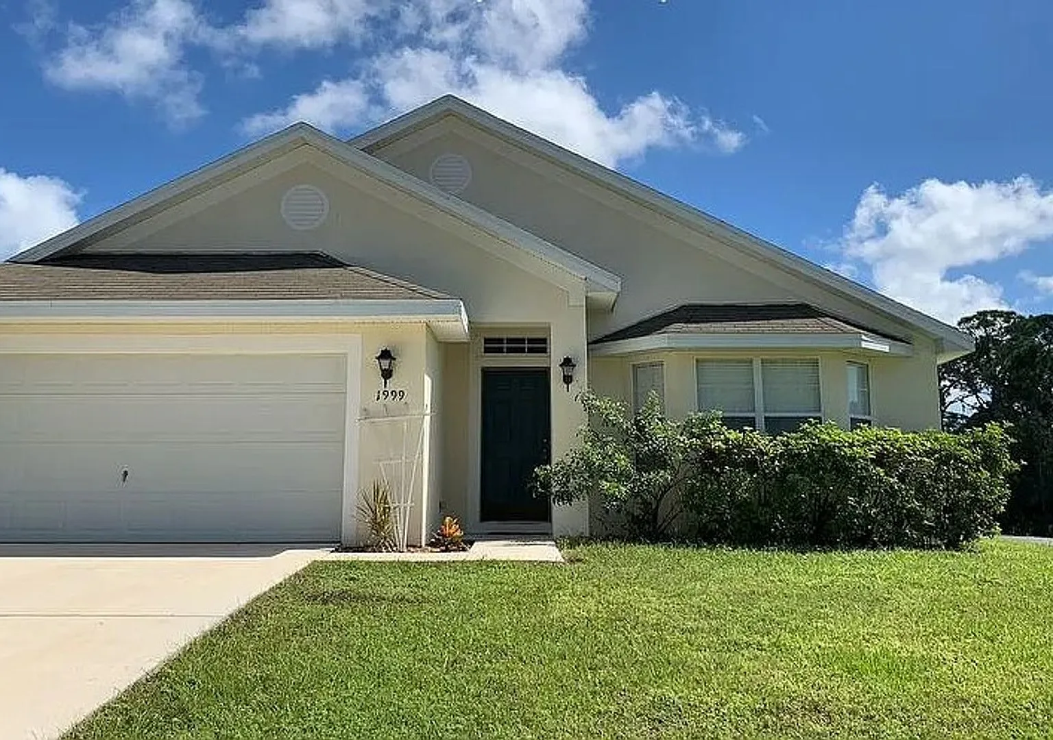 Beautiful Newly Renovated 3 bedroom 2 bath Home in Palm Bay — Photo 1
