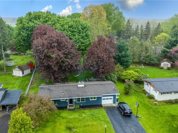 37 White Hill Dr, Rochester, NY 14625