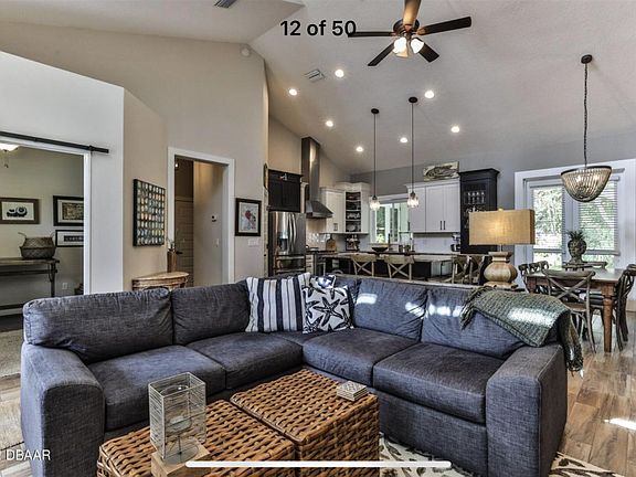 Living room/kitchen/dining
