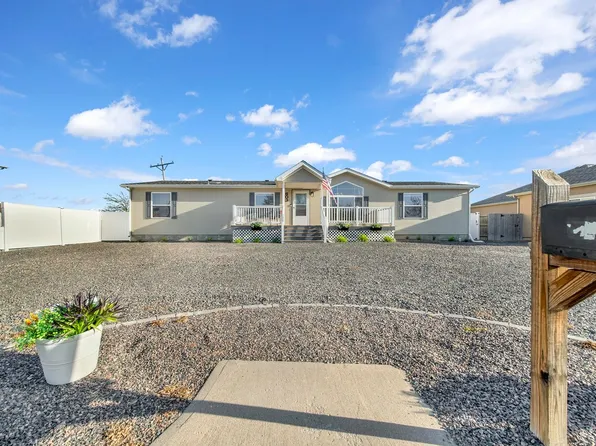 603 Lark Ln, Sterling, CO 80751