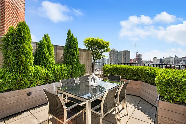 Sold by Compass | media 1