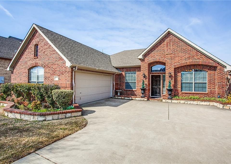 1st image of 1013 Surrey Dr