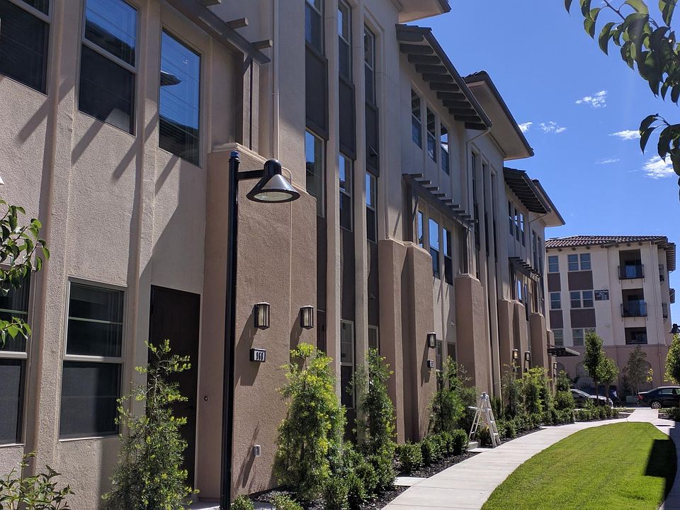 1st image of 968 Cassia Pl