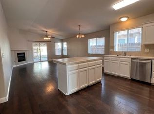 1677 N Milburn Ave, Fresno, CA