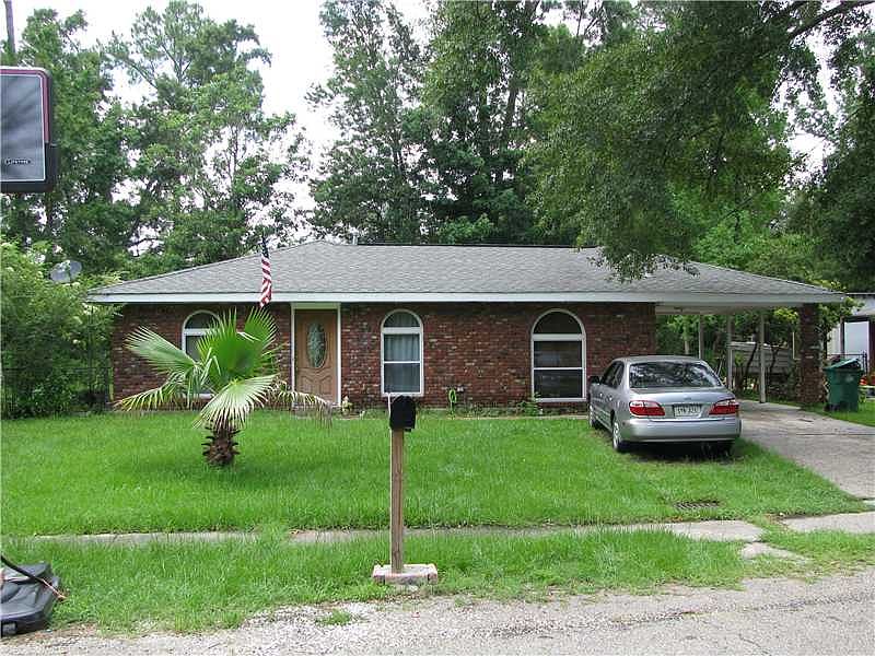 2nd image of 736 Pine Tree St