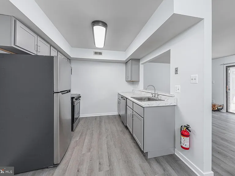 1309 Roberts Way — Photo 5