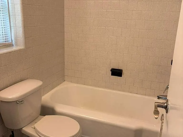 J At Falls Church Apartments — Photo 5