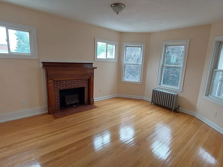 52 Nixon St #2 — Photo 2
