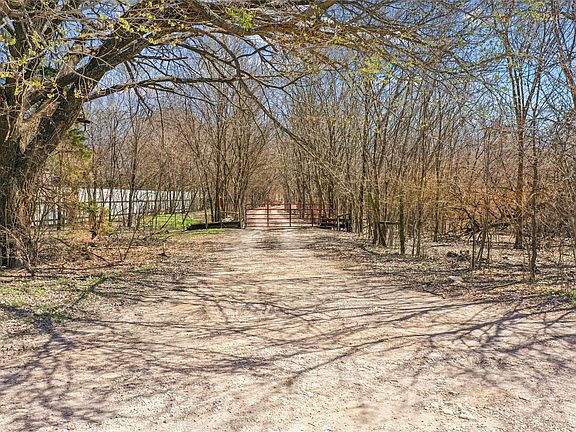 4th image of 1001 Ovilla Rd