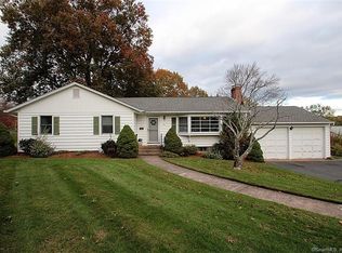 125 Walter Ln, Hamden, CT 06514