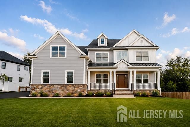 1st image of 11 Scarlet Dr