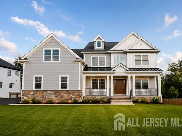 11 Scarlet Dr, Piscataway, NJ 08854