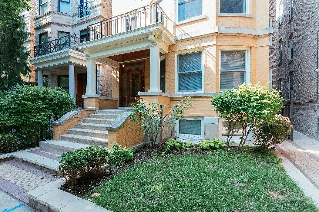 1318 W Cornelia Ave — Photo 1