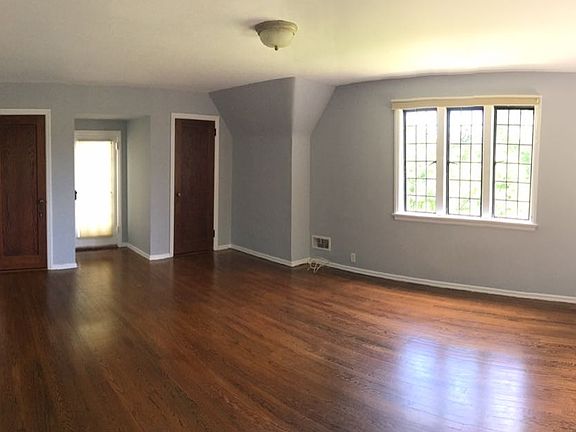 4th image of 43 Hathaway Ln
