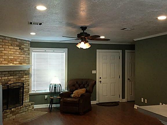 3rd image of 703 Timberline Dr Unit G