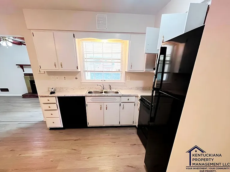 9400 Habersham Dr — Photo 8