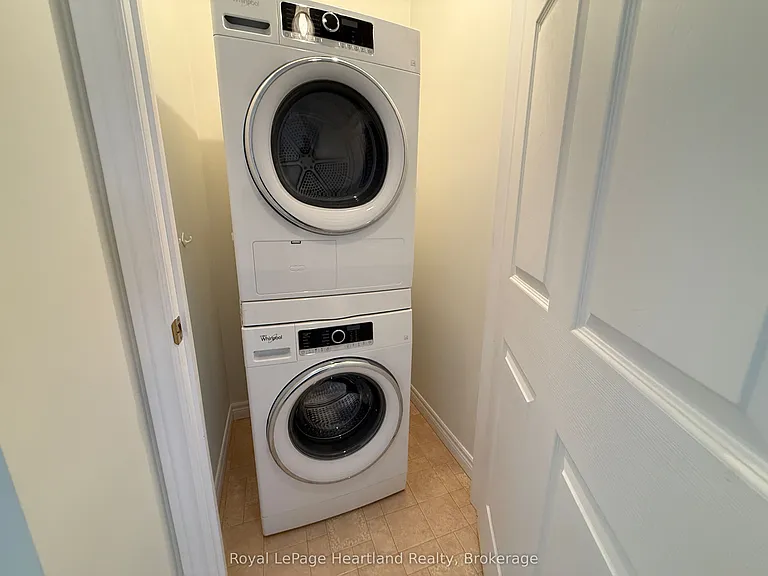 260 Martha St — Photo 11