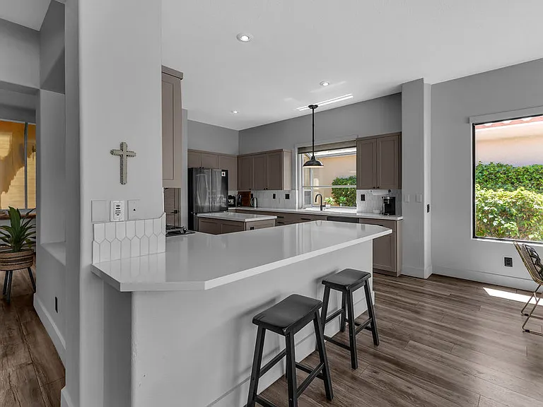 93 Kavenish Dr — Photo 10