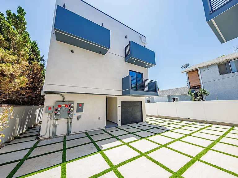 11311 Collins St — Photo 40