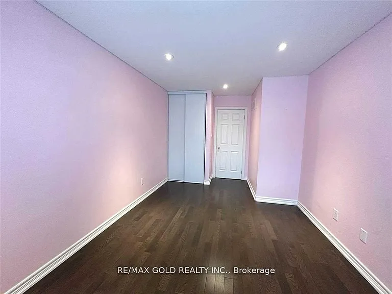 471 Meadowridge Ct — Photo 30