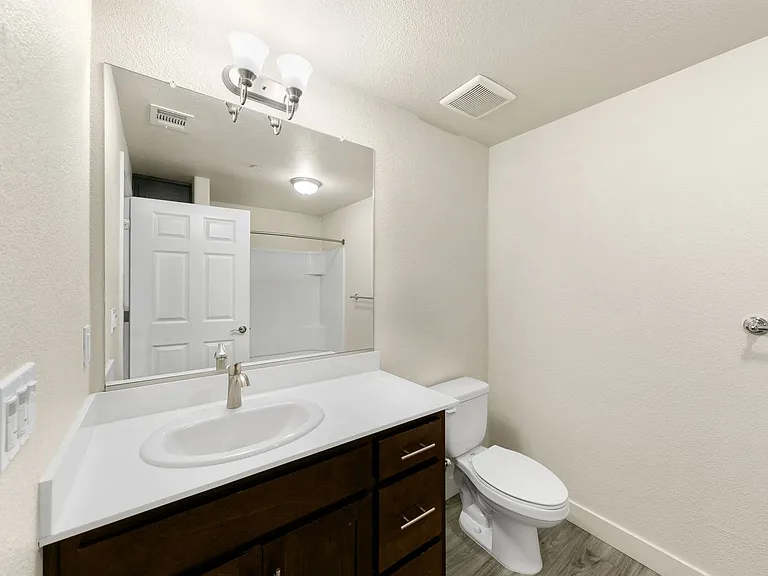 Luxe Ripon Apartments — Photo 26