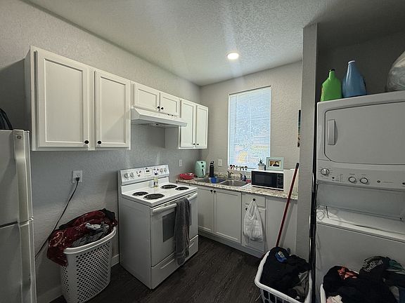 3rd image of 330 Barrett Pl #5