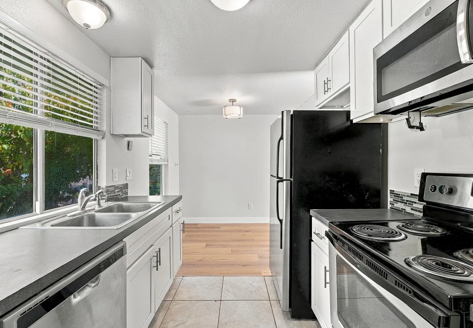 2 bed, 1.0 bath, 786 sqft, $1,450 — Photo 1