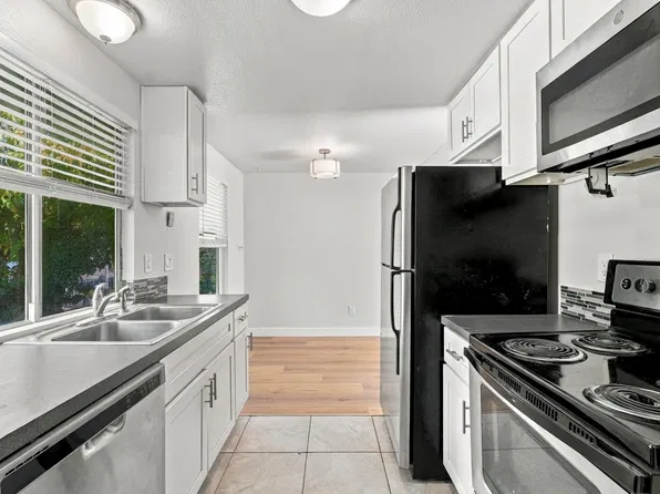 1502 S G St APT 1, Tacoma, WA 98405