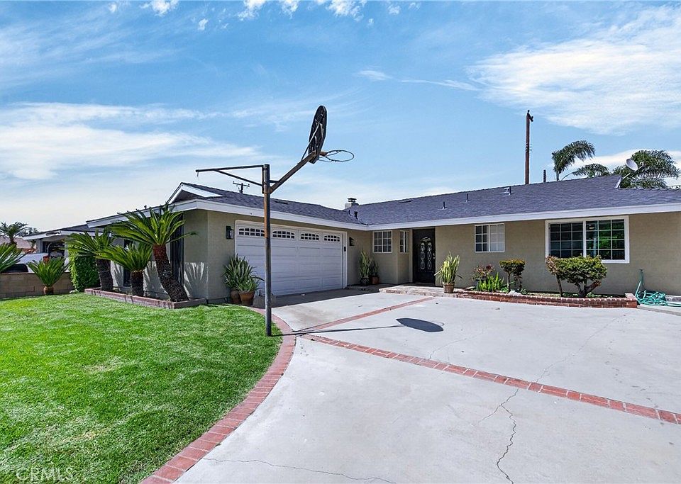 1st image of 15933 Three Palms St