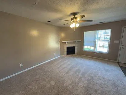 2 bed, 2.5 bath, 992 sqft, $1,100 — Photo 2