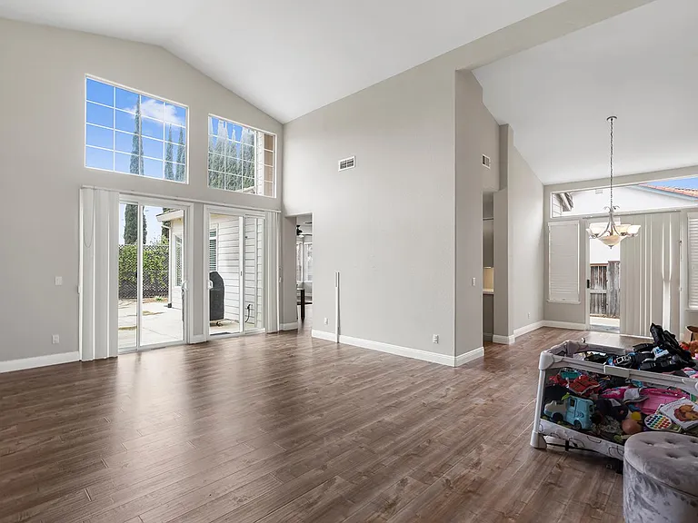 129 Biscayne Way — Photo 8