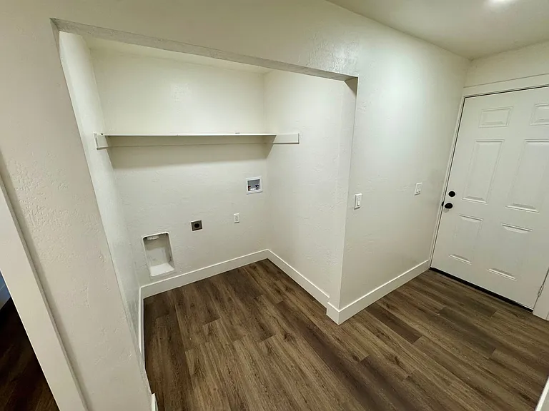 1132 E Brown St — Photo 11