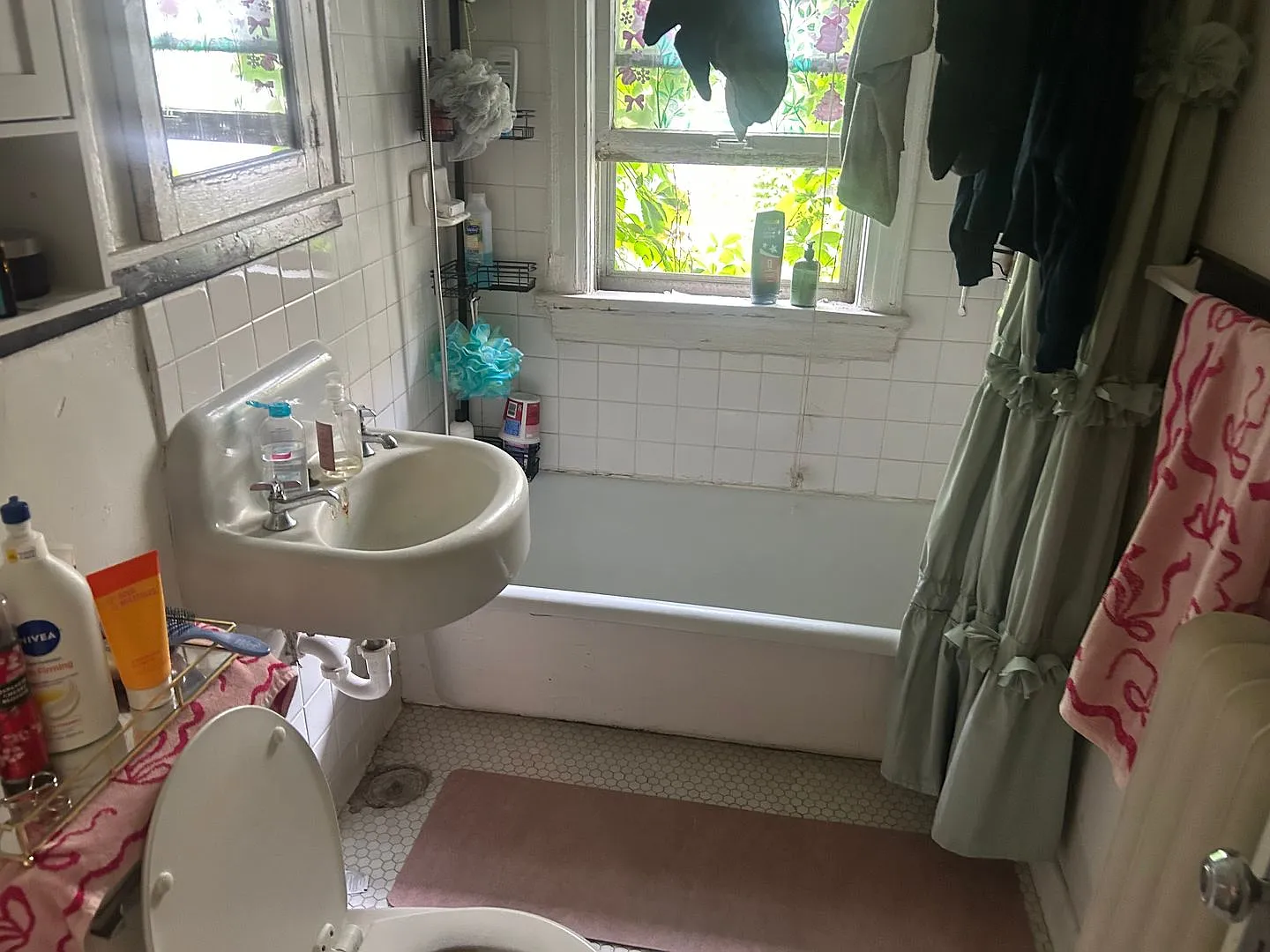 1017 Linwood Ave — Photo 3