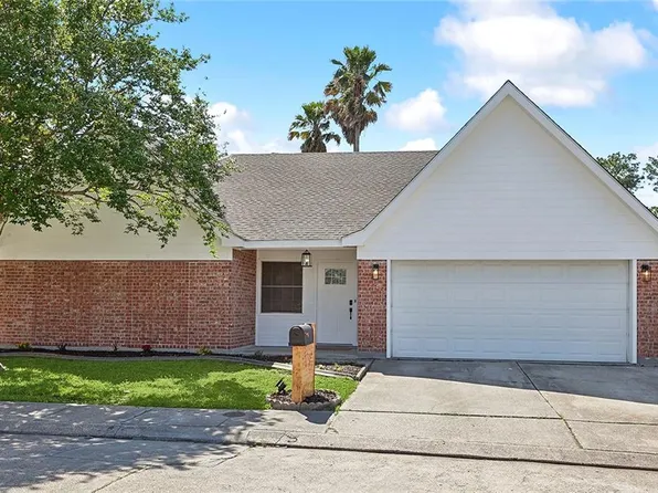567 Aurora Oaks Dr, New Orleans, LA 70131