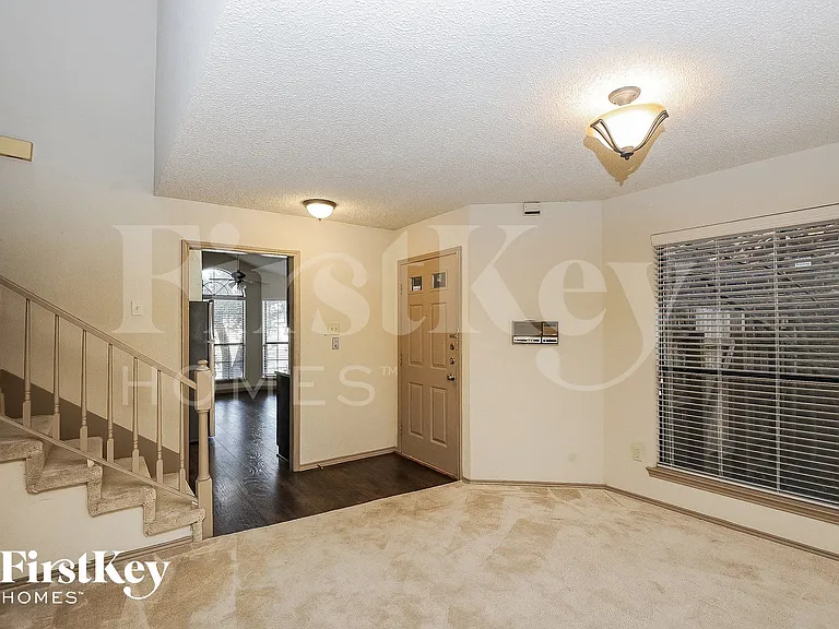 1396 Chinaberry Dr — Photo 5