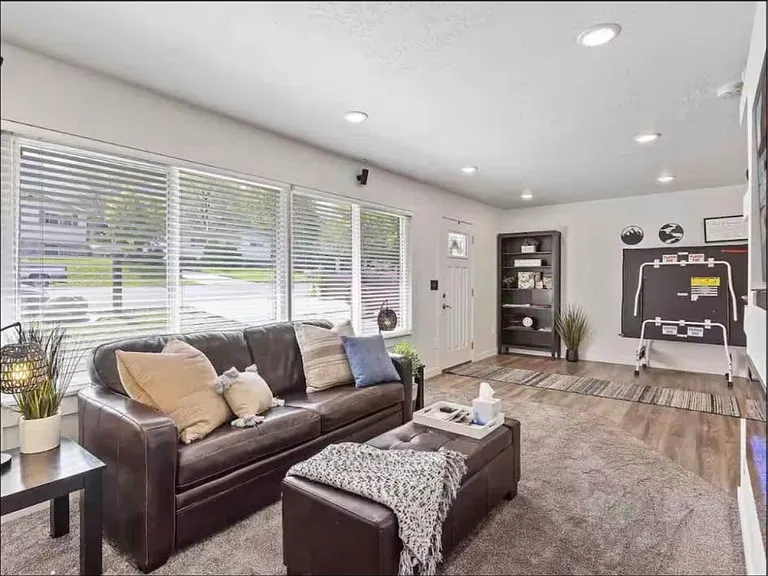 3263 Van Buren Ave — Photo 2