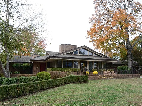 2nd image of 549 Robertson Rd S