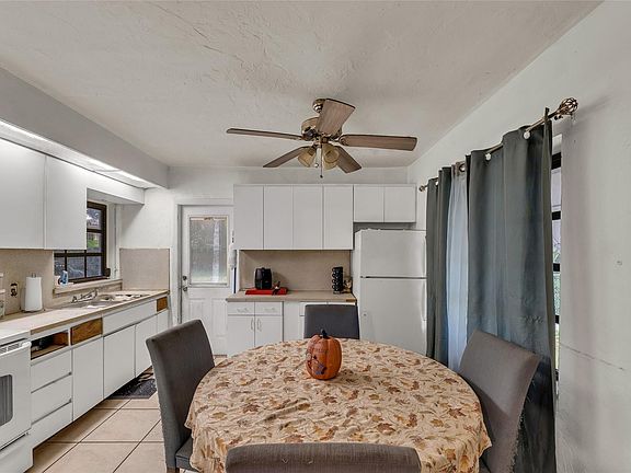 4th image of 886 NE 134th Street