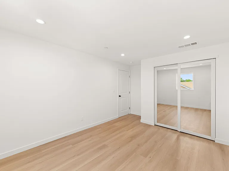 1033 W 91st St #A — Photo 12