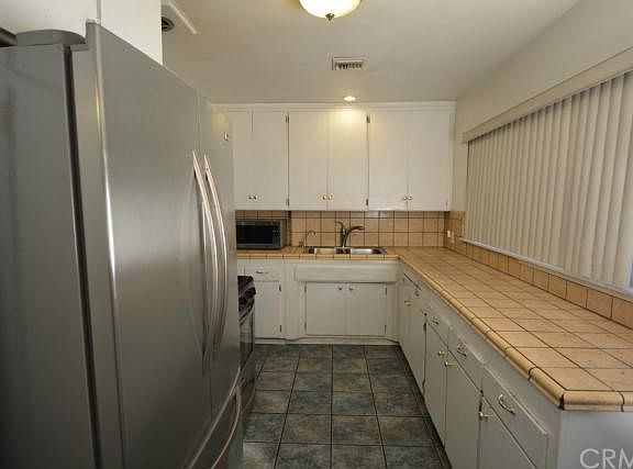 5th image of 1790 E McKinley Ave