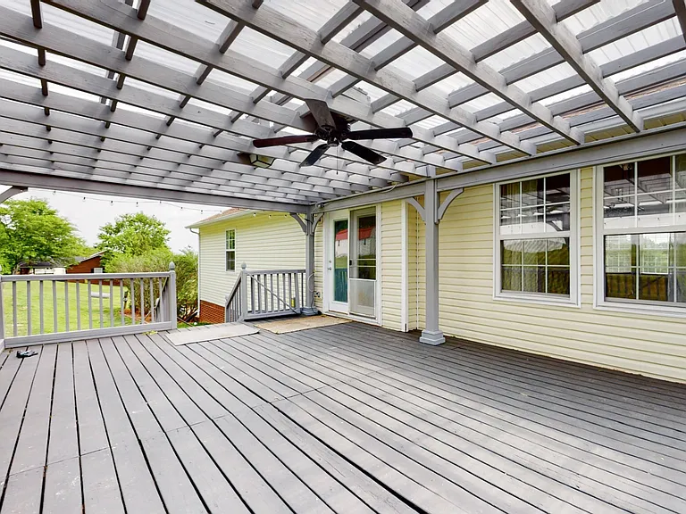 1504 Potter Dr — Photo 34