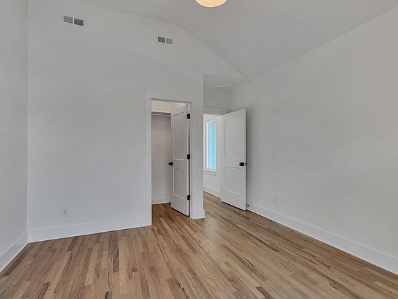 4th image of 5917 Robertson Ave #D