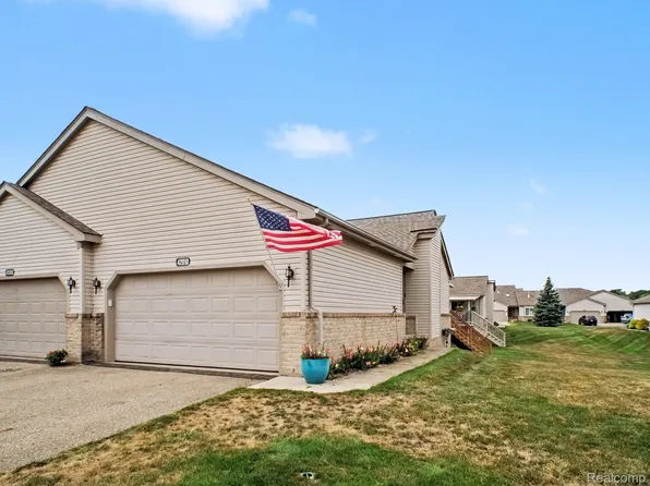 42010 Williams St, Grand Blanc, MI 48439