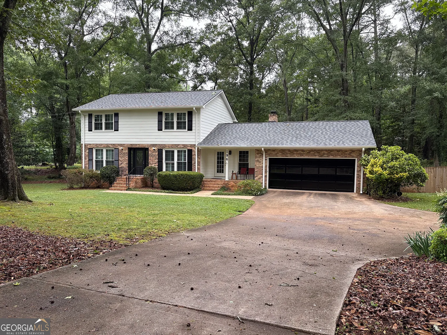 4 bed, 3.0 bath, 2368 sqft, $2,950 — Photo 2