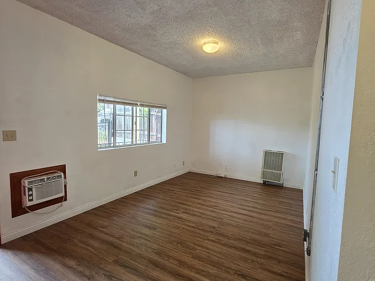 1360 Quintero St — Photo 3