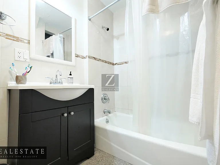 308 12th St #3R — Photo 13
